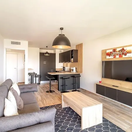 Beautiful Apt With Terrace/pool - Near Monaco Apartment *